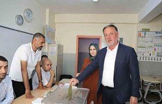 Artuklu Belediye Başkanı Tatlıdede oyunu kullandı