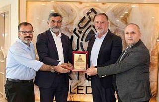 Artuklu Belediyesi Başkanı Tatlıdede’ye ’teşekkür...