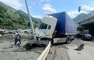 Artvin’de 3 aracın karıştığı kazada 3 kişi...