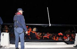 Ayvacık açıklarında 45 kaçak göçmen yakalandı