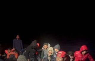 Ayvalık açıklarında 25 düzensiz göçmen kurtarıldı