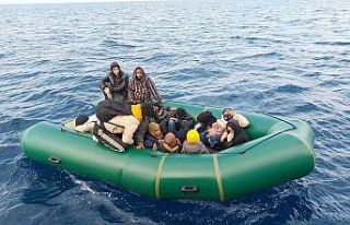 Ayvalık açıklarında 72 düzensiz göçmen kurtarıldı