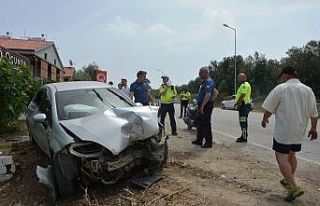 Ayvalık’ta kontrolden çıkan otomobil yayaya çarptı;...