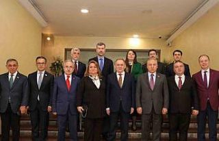 Azerbaycan Parlamentosu Komisyon Başkanı Hüseynova:...