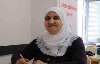 Babası okula göndermedi, okuma yazma azmiyle 55...