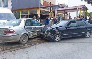 Bafra’da iki otomobil çarpıştı: 2 yaralı