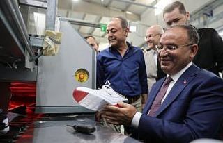 Bakan Bozdağ Şanlıurfa’da işçilerle bir araya...