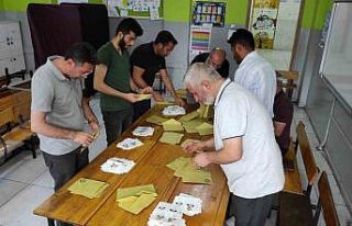 Bakan Bozdağ’ın oy kullandığı sandıkta Erdoğan...