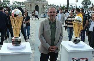 Bakan Kasapoğlu, şampiyonluk kupalarının sergisine...