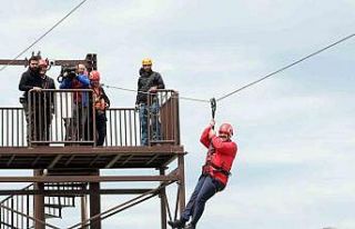 Bakan Varank, havalara uçtu