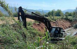 Balavca deresinde korkuluk ve temizlik çalışması...