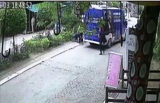 Balıkesir’de AK Parti seçim aracına saldırı