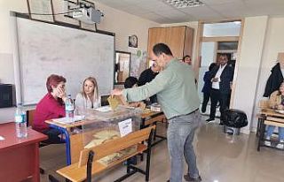 Bandırma’da oy kullanımı başladı