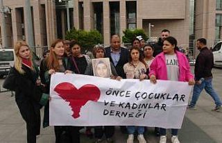 Barışmayı reddeden eşini bıçaklayarak öldüren...