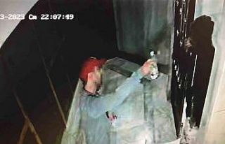 Başakşehir’de pişkin hırsızlar apartmandan...