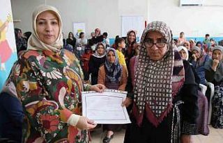 Başarılı kursiyerlere sertifikaları verildi