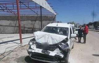 Başı dönen sürücünün kullandığı hafif ticari...