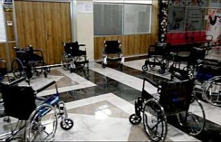 Başkan Akman’dan özel bireylere tekerlekli sandalye...