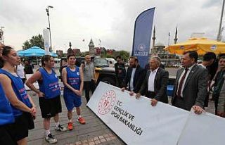 Başkan Büyükkılıç, Basketbol Turnuvasında Gençlerin...