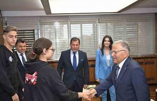 Başkan Büyükkılıç, genç milli sporcuları ağırladı