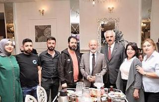 Başkan Çolakbayrakdar, deprem bölgesinde çalışan...