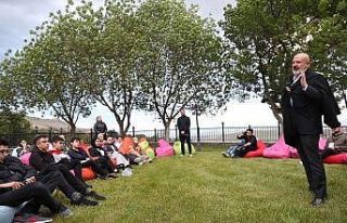 Başkan Çolakbayrakdar; “Gençlerimiz, dünyada...