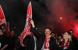 Başkan Deveci’den Samsunspor taraftarına bin bilet...