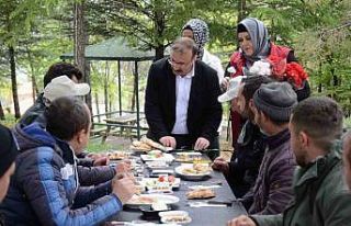 Başkan Doğan, belediye işçileriyle kahvaltıda...