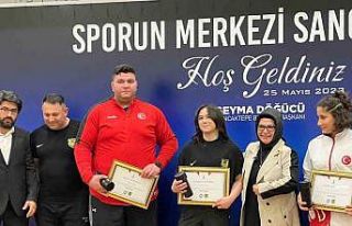 Başkan Döğücü şampiyon sporcularla yemekte buluştu