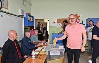 Başkan Ergün ailesiyle birlikte oyunu kullandı