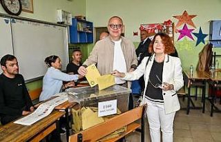 Başkan Ergün, oyunu ailesiyle birlikte kullandı