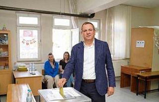 Başkan Mesut Ergin eşi Canan Ergin’le birlikte...