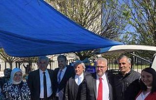 Başkan Tekin ilçe pazarında vatandaşlar ile buluştu