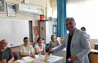 Başkan Uysal, oyunu kullandı