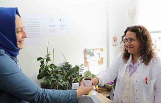 Başkan Yalçın Hemşireler Günü’nde Sağlıkçıları...