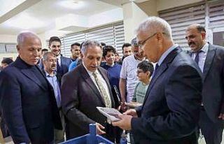 Başkan Yalçın ve Kaymakam Dönmez depremzedeleri...