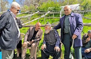 Başkan Zelyurt, Türkiye yüzyılı için kapı kapı...