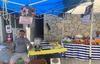 Basur olan turistlere yardım için her hafta tezgah...