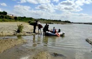 Batman çayında mahsur kalan 25 kişi boğulmaktan...