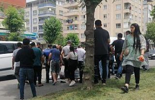 Batman’da yolun karşısına geçmeye çalışan...