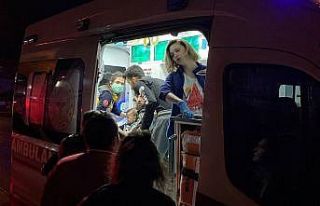 Bebekle binilen elektrik bisiklet otomobil ile çarpıştı:...