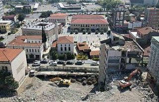 Belediye binasında yıkım çalışmalarında sona...