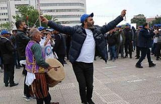 Belediye işçilerinden davullu, zurnalı, halaylı...