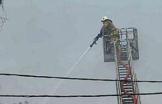 Beykoz’da ahşap bina yanarak kül oldu