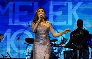 Bilecik’te Melek Mosso konserinde izdiham oldu