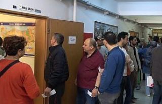 Bilecik’te seçmenler sandık başlarında uzun...