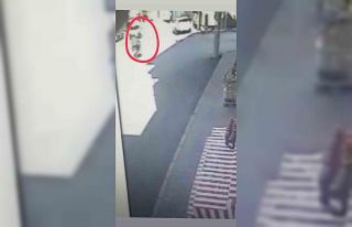 Bir anlık dalgınlıkla çarptığı motosikletli...