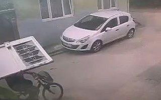 Bisikletli cambaz hırsız kamerada