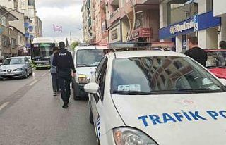 Bisikletlinin çarptığı yaya yaralandı