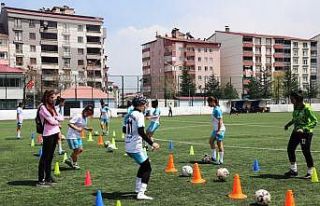 Bitlis Kadın Futbol Takımı’nın hedefi Süper...